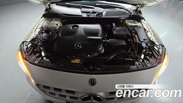 Mercedes-Benz GLA-Class GLA220