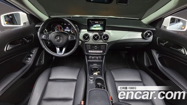 Mercedes-Benz GLA-Class GLA220