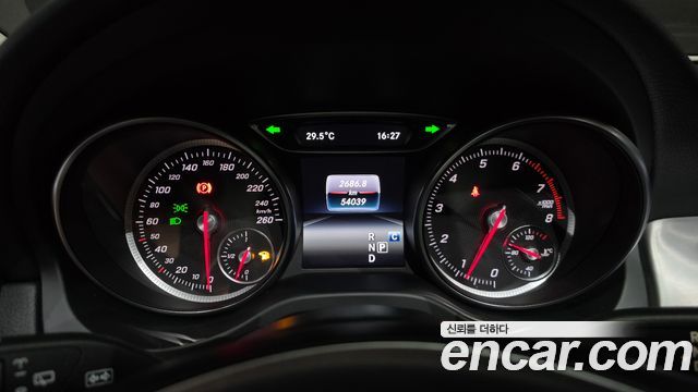 Mercedes-Benz GLA-Class GLA220
