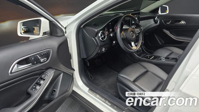 Mercedes-Benz GLA-Class GLA220