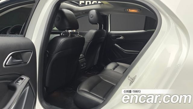 Mercedes-Benz GLA-Class GLA220