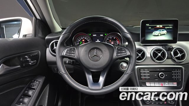 Mercedes-Benz GLA-Class GLA220