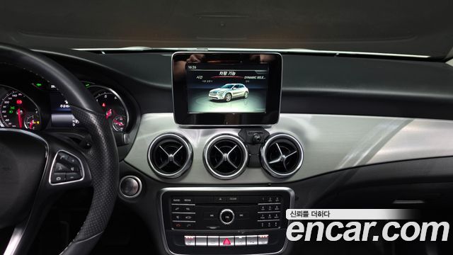 Mercedes-Benz GLA-Class GLA220