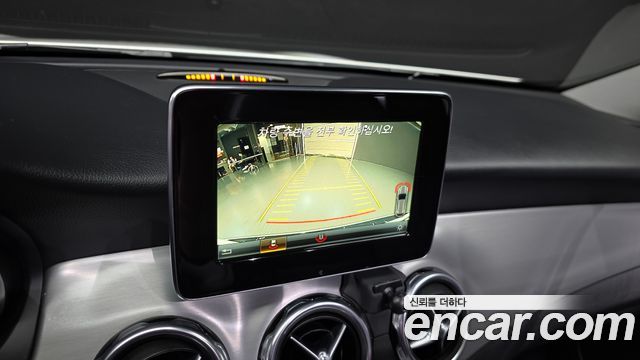 Mercedes-Benz GLA-Class GLA220