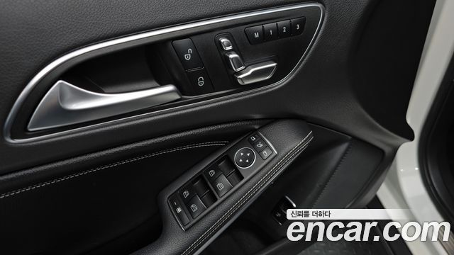 Mercedes-Benz GLA-Class GLA220