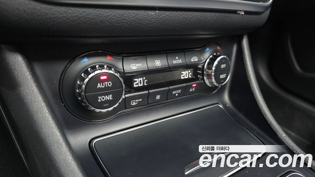 Mercedes-Benz GLA-Class GLA220