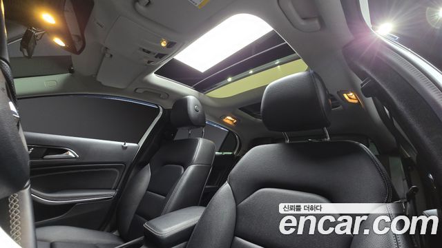 Mercedes-Benz GLA-Class GLA220
