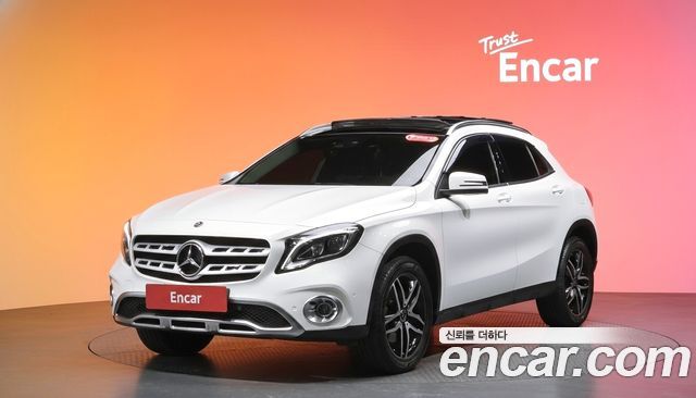 Mercedes-Benz GLA-Class GLA220