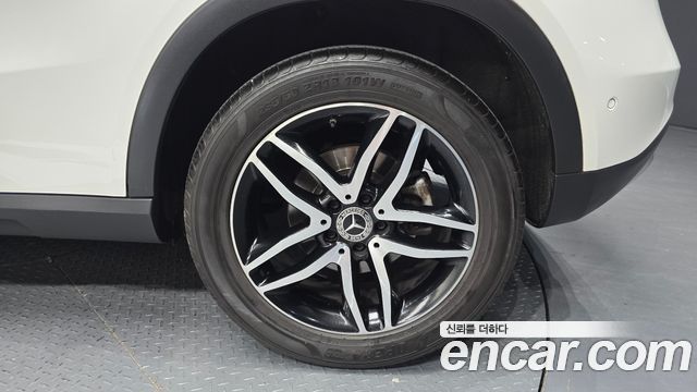 Mercedes-Benz GLA-Class GLA220