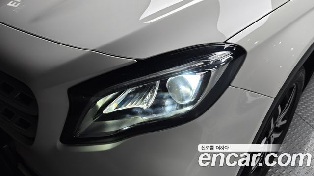 Mercedes-Benz GLA-Class GLA220