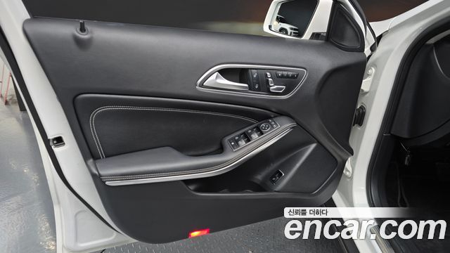 Mercedes-Benz GLA-Class GLA220