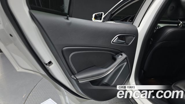 Mercedes-Benz GLA-Class GLA220