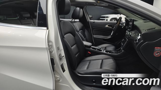 Mercedes-Benz GLA-Class GLA220