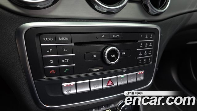 Mercedes-Benz GLA-Class GLA220