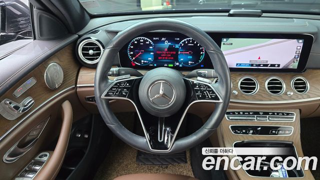Mercedes-Benz E-Class E300e 4MATIC Exclusive