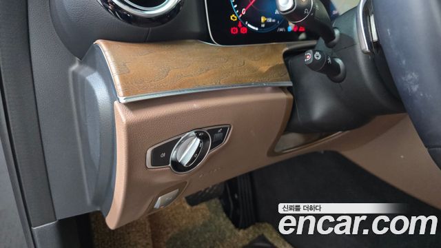 Mercedes-Benz E-Class E300e 4MATIC Exclusive