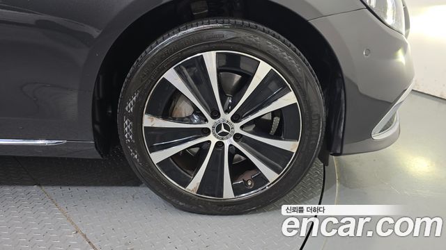 Mercedes-Benz E-Class E300e 4MATIC Exclusive