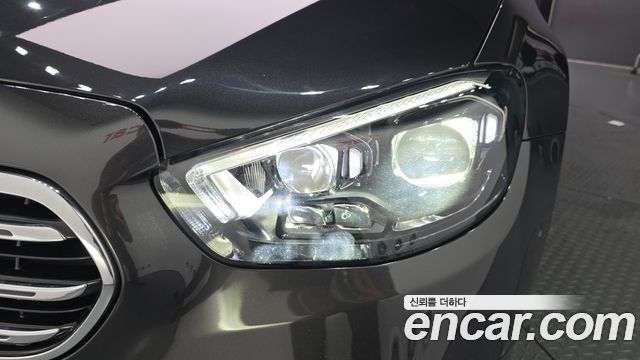 Mercedes-Benz E-Class E300e 4MATIC Exclusive
