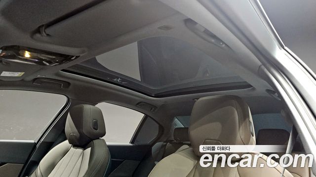 BMW 5-Series 520i