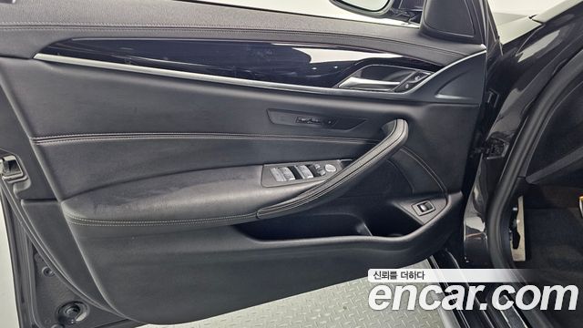 BMW 5-Series 523d M Sport