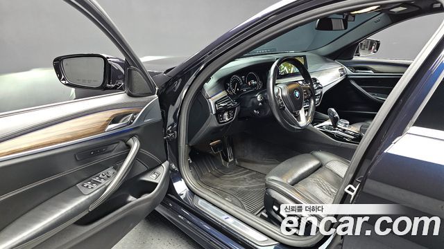 BMW 5-Series 530i M Sport Package Plus