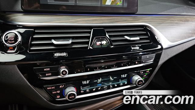 BMW 5-Series 530i M Sport Package Plus