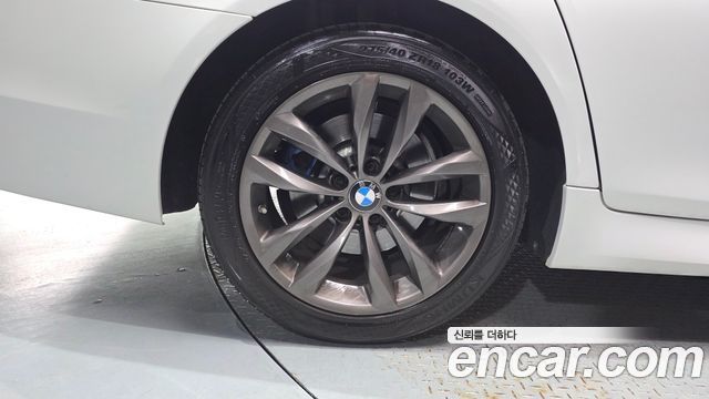 BMW 5-Series 528i xDrive M Aero Dynamic