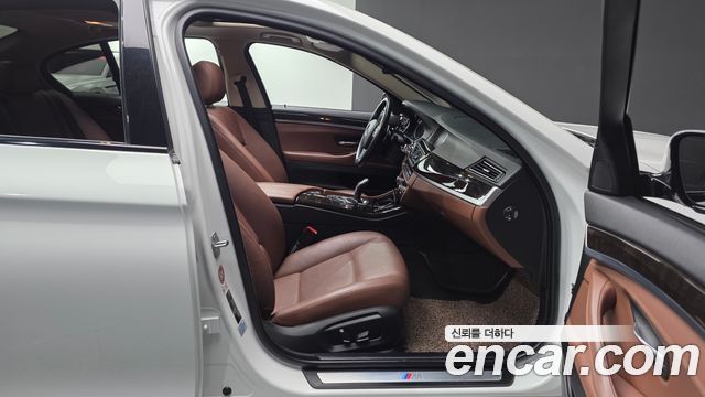 BMW 5-Series 528i xDrive M Aero Dynamic