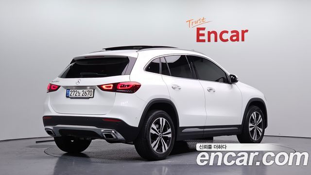 Mercedes-Benz GLA-Class GLA220