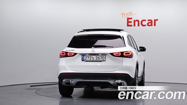 Mercedes-Benz GLA-Class GLA220