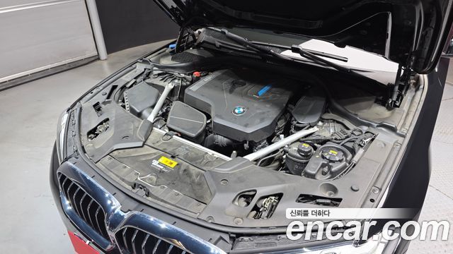 BMW 5-Series 530e Luxury