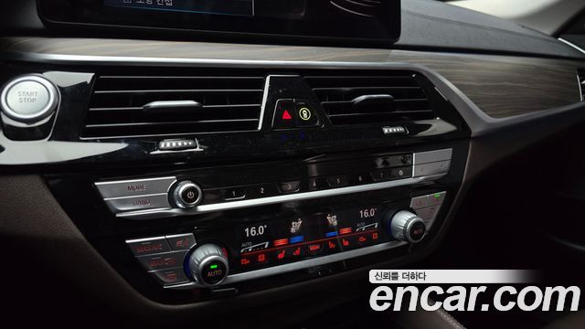 BMW 5-Series 530e Luxury