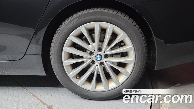 BMW 5-Series 530e Luxury