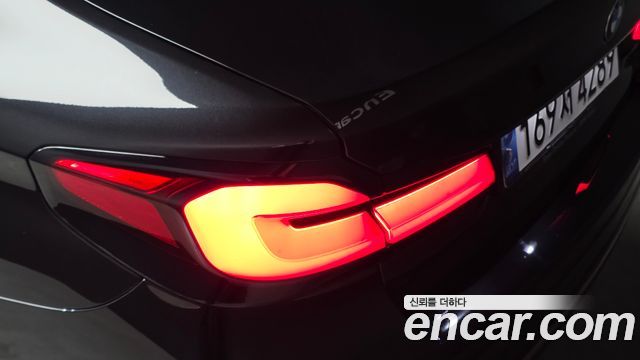 BMW 5-Series 530e Luxury