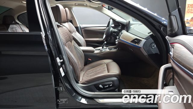 BMW 5-Series 530e Luxury