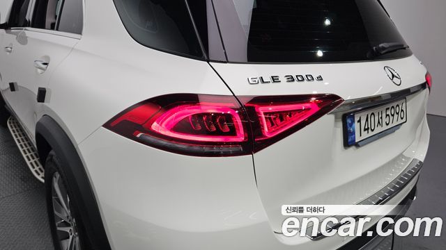 Mercedes-Benz GLE-Class GLE300d 4MATIC