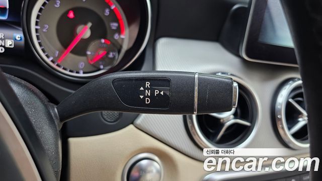 Mercedes-Benz GLA-Class GLA200 d 4MATIC