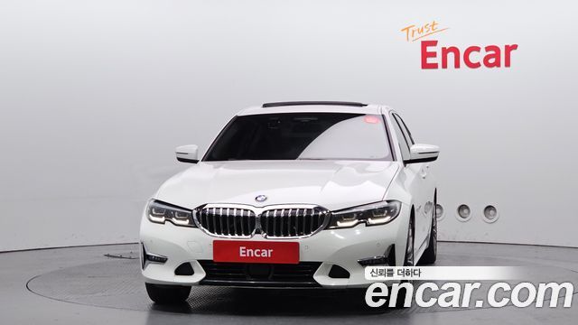 BMW 3-Series 320i Luxury