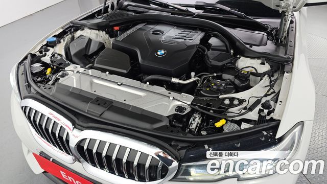 BMW 3-Series 320i Luxury