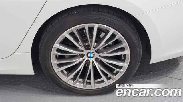 BMW 3-Series 320i Luxury