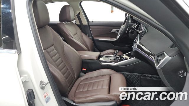 BMW 3-Series 320i Luxury