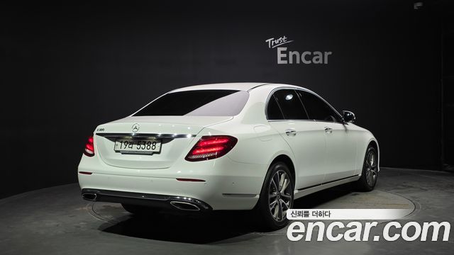 Mercedes-Benz E-Class E300 Exclusive Standard