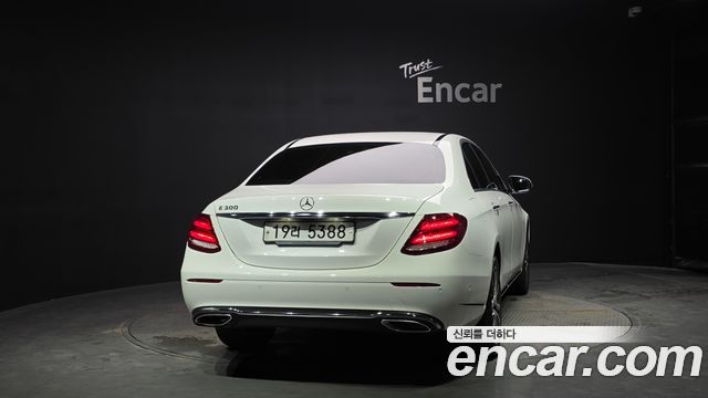 Mercedes-Benz E-Class E300 Exclusive Standard