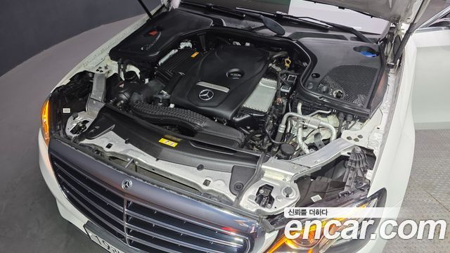 Mercedes-Benz E-Class E300 Exclusive Standard