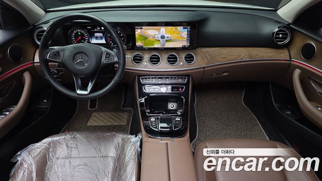 Mercedes-Benz E-Class E300 Exclusive Standard
