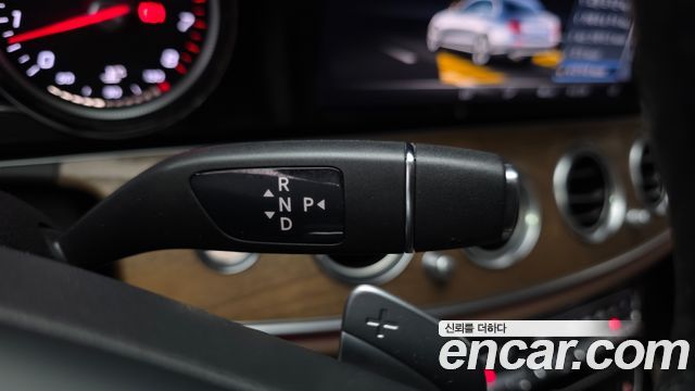 Mercedes-Benz E-Class E300 Exclusive Standard