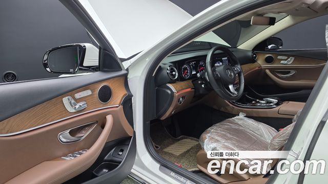 Mercedes-Benz E-Class E300 Exclusive Standard