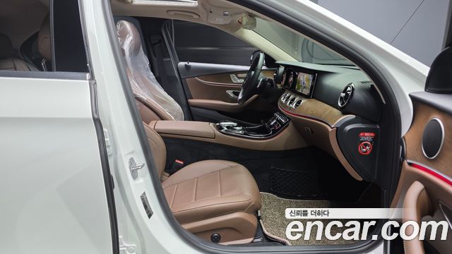 Mercedes-Benz E-Class E300 Exclusive Standard