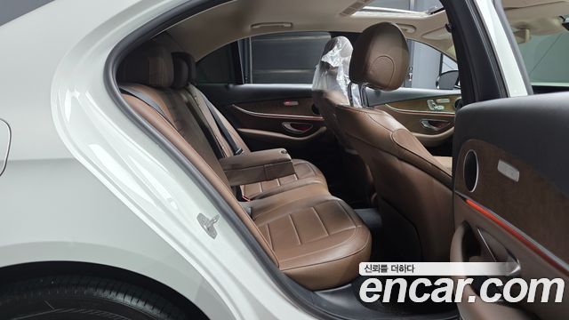 Mercedes-Benz E-Class E300 Exclusive Standard