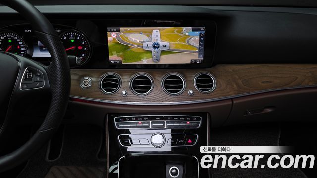 Mercedes-Benz E-Class E300 Exclusive Standard